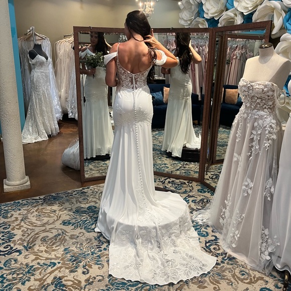 Wedding dress - Picture 15 of 15